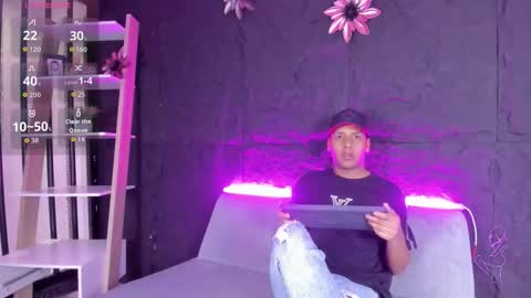 IsaacBlack  online show from October 2, 5:14 am
