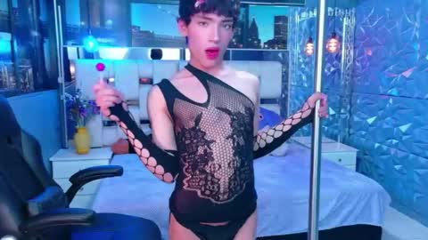 Snapshot of isaacnova chatting on April 21, 8:34 pm isaacnova online show from April 21, 8:34 pm