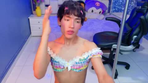 Snapshot of isaacnova chatting on April 24, 9:39 pm isaacnova online show from April 24, 9:39 pm