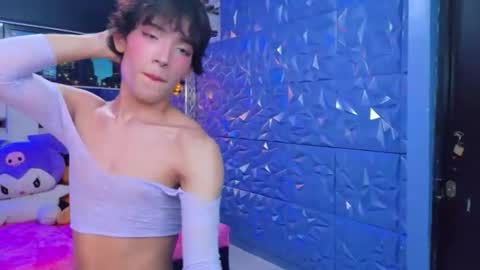 isaacnova online show from June 11, 2:53 am