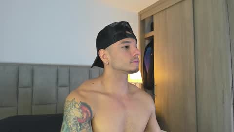 Snapshot of isaacsuarez chatting on February 9, 5:28 pm Isaac Surez online show from February 9, 5:28 pm