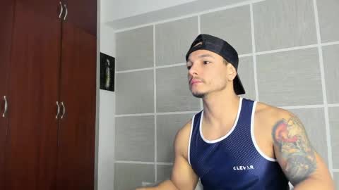 Snapshot of isaacsuarez chatting on May 7, 12:54 pm Isaac Surez online show from May 7, 12:54 pm