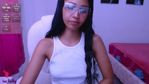 Snapshot of isabel_bailey chatting on May 30, 10:18 pm isabel online show from May 30, 10:18 pm