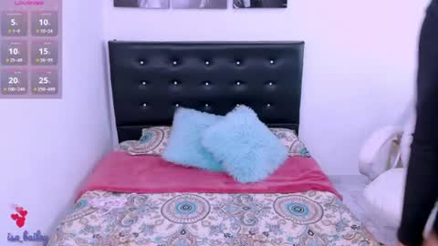 Snapshot of isabel_bailey chatting on July 16, 1:55 am isabel online show from July 16, 1:55 am