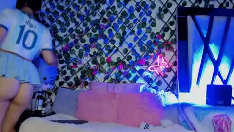 Snapshot of isabel_jamess chatting on June 12, 11:25 pm Isa online show from June 12, 11:25 pm