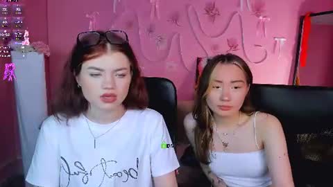 Snapshot of isabel_wave chatting on June 23, 7:12 pm isabel online show from June 23, 7:12 pm