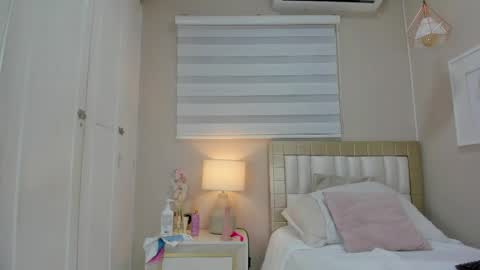 Snapshot of isabela__x chatting on June 9, 11:33 am isabela__x online show from June 9, 11:33 am