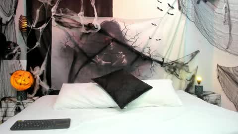 Mommy Isa online show from October 30, 1:12 pm