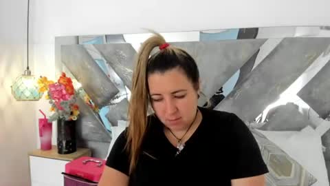 Snapshot of isabela_parkerr chatting on July 8, 12:42 pm Mommy Isa online show from July 8, 12:42 pm
