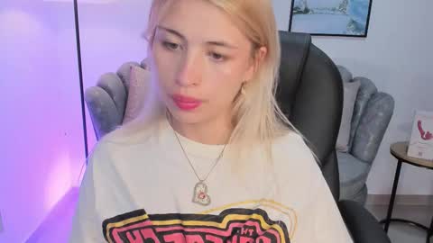 isabela romano online show from October 18, 11:33 am