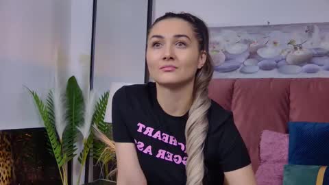 Snapshot of isabelasasha chatting on February 21, 5:31 pm Isa online show from February 21, 5:31 pm