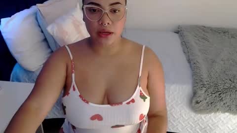 isabelateran online show from March 18, 6:44 pm