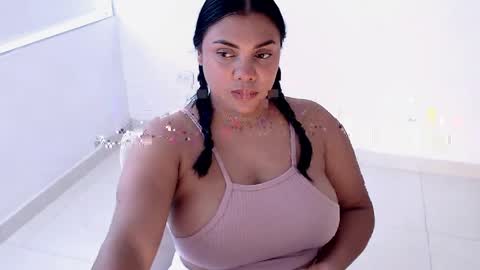 isabelateran online show from May 12, 6:38 pm