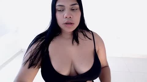 Snapshot of isabelateran chatting on August 5, 6:33 pm isabelateran online show from August 5, 6:33 pm