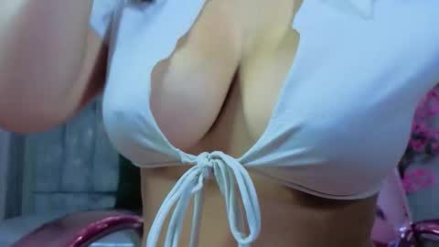 Isa  online show from February 25, 1:10 pm