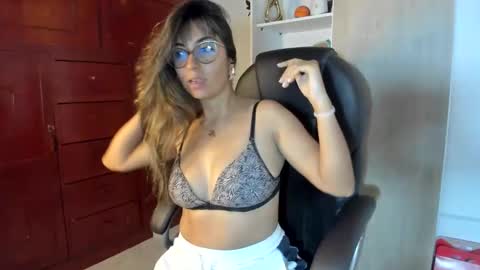 Isabella22 1 online show from March 25, 3:34 am