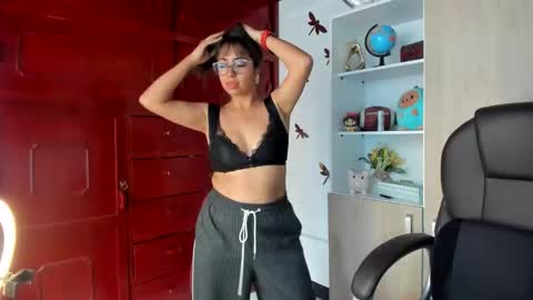 Isabella22 1 online show from May 5, 5:32 pm