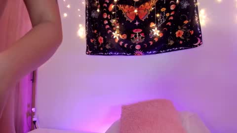 Snapshot of isabella_666_ chatting on February 8, 7:04 am Isa... online show from February 8, 7:04 am