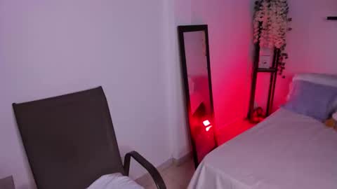 Snapshot of isabella_boyer chatting on October 3, 5:32 pm isabella online show from October 3, 5:32 pm