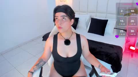 isabella_clarkk online show from April 16, 5:52 am