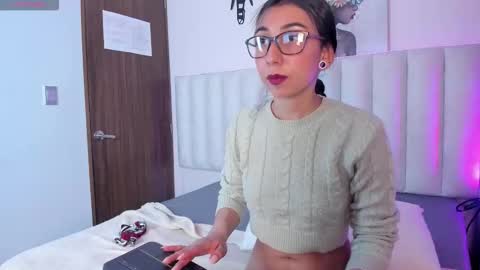 isabella_crofts online show from November 10, 3:16 am