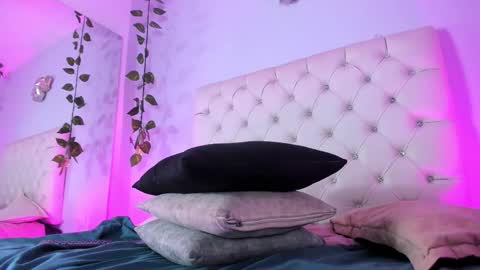   online show from November 7, 10:10 pm