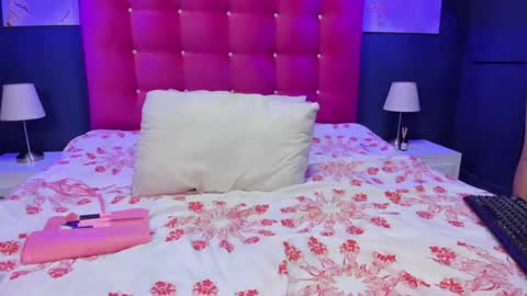 Snapshot of isabella_lovestory chatting on December 15, 8:57 pm isabella lovestory online show from December 15, 8:57 pm