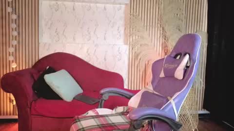 Snapshot of isabella_lt chatting on July 6, 11:29 am online show from July 6, 11:29 am