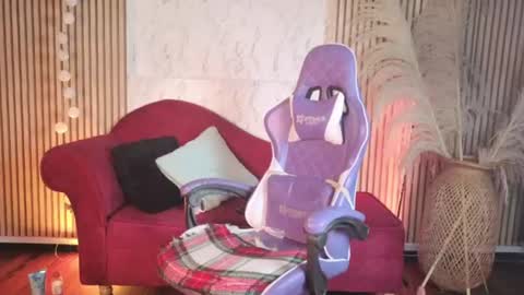 Snapshot of isabella_lt chatting on July 21, 10:17 am online show from July 21, 10:17 am