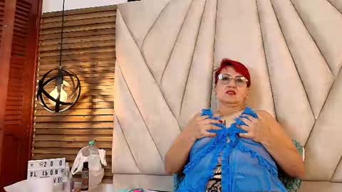 isabella_luxet online show from June 11, 2:15 pm