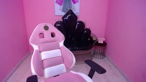 Isa  online show from October 29, 2:19 pm