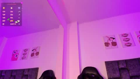Snapshot of isabella_moon9 chatting on May 13, 11:18 am Isabella Moon9 online show from May 13, 11:18 am
