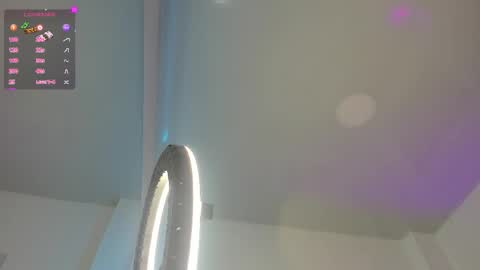 Snapshot of isabella_moon9 chatting on May 26, 11:28 am Isabella Moon9 online show from May 26, 11:28 am