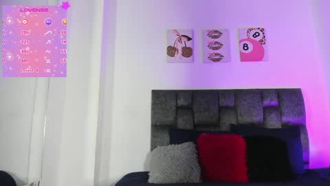 Snapshot of isabella_moon9 chatting on June 9, 11:44 am Isabella Moon9 online show from June 9, 11:44 am