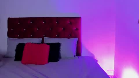 Snapshot of isabella_moon9 chatting on June 27, 11:37 am Isabella Moon9 online show from June 27, 11:37 am