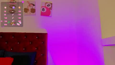 Snapshot of isabella_moon9 chatting on July 8, 12:42 pm Isabella Moon9 online show from July 8, 12:42 pm