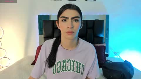Snapshot of isabella_moon9 chatting on July 14, 11:27 am Isabella Moon9 online show from July 14, 11:27 am