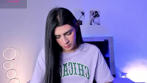 Snapshot of isabella_moon9 chatting on July 17, 12:23 pm Isabella Moon9 online show from July 17, 12:23 pm