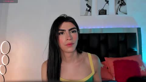 Snapshot of isabella_moon9 chatting on July 28, 4:39 pm Isabella Moon9 online show from July 28, 4:39 pm