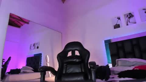 Snapshot of isabella_moon9 chatting on July 31, 11:31 am Isabella Moon9 online show from July 31, 11:31 am