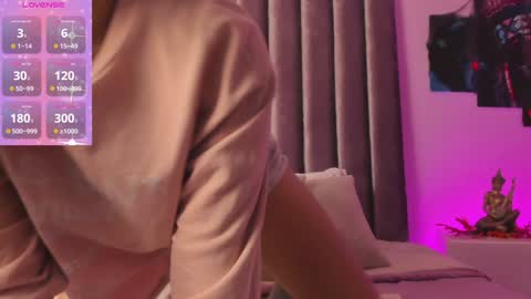 Isabella Rros online show from December 6, 3:30 am