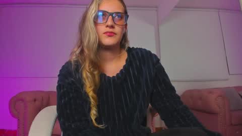 Isabella Rros online show from December 18, 9:58 am