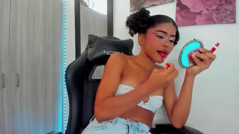 Snapshot of isabella_sex18 chatting on January 16, 8:02 pm isabella online show from January 16, 8:02 pm