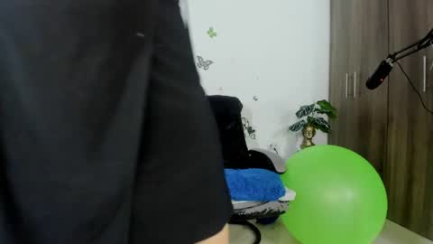 Snapshot of isabella_sweett_ chatting on May 10, 5:45 am Isabella online show from May 10, 5:45 am