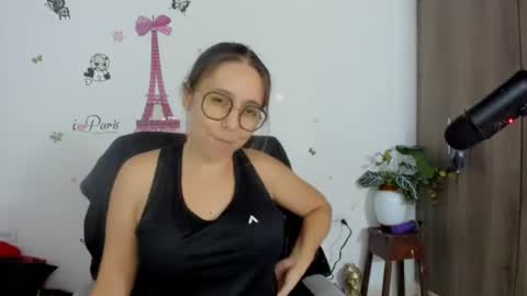 Snapshot of isabella_sweett_ chatting on July 19, 1:42 am Isabella online show from July 19, 1:42 am