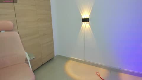 Snapshot of isabella_thomsonp chatting on March 11, 8:53 pm Isabella Thompson online show from March 11, 8:53 pm