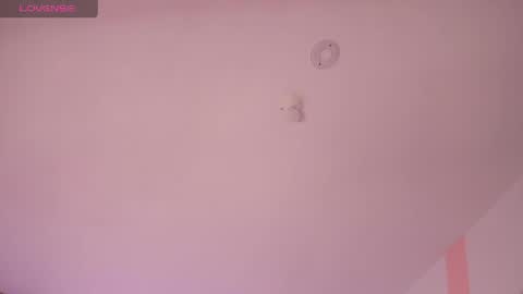 Snapshot of isabella_whiite chatting on June 8, 11:32 am Isabella White online show from June 8, 11:32 am