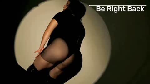 Snapshot of isabella_whiite chatting on June 11, 12:43 am Isabella White online show from June 11, 12:43 am