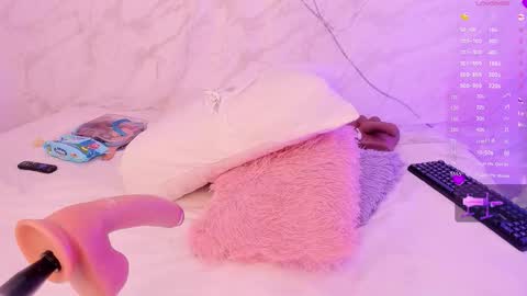 Snapshot of isabellaa_1 chatting on December 20, 7:48 am isabellaa_1 online show from December 20, 7:48 am