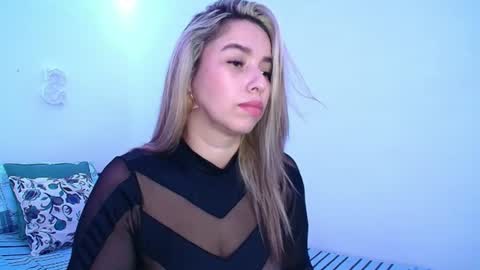 Snapshot of isabellaa_smith03 chatting on July 19, 3:21 am isabellaa_smith03 online show from July 19, 3:21 am